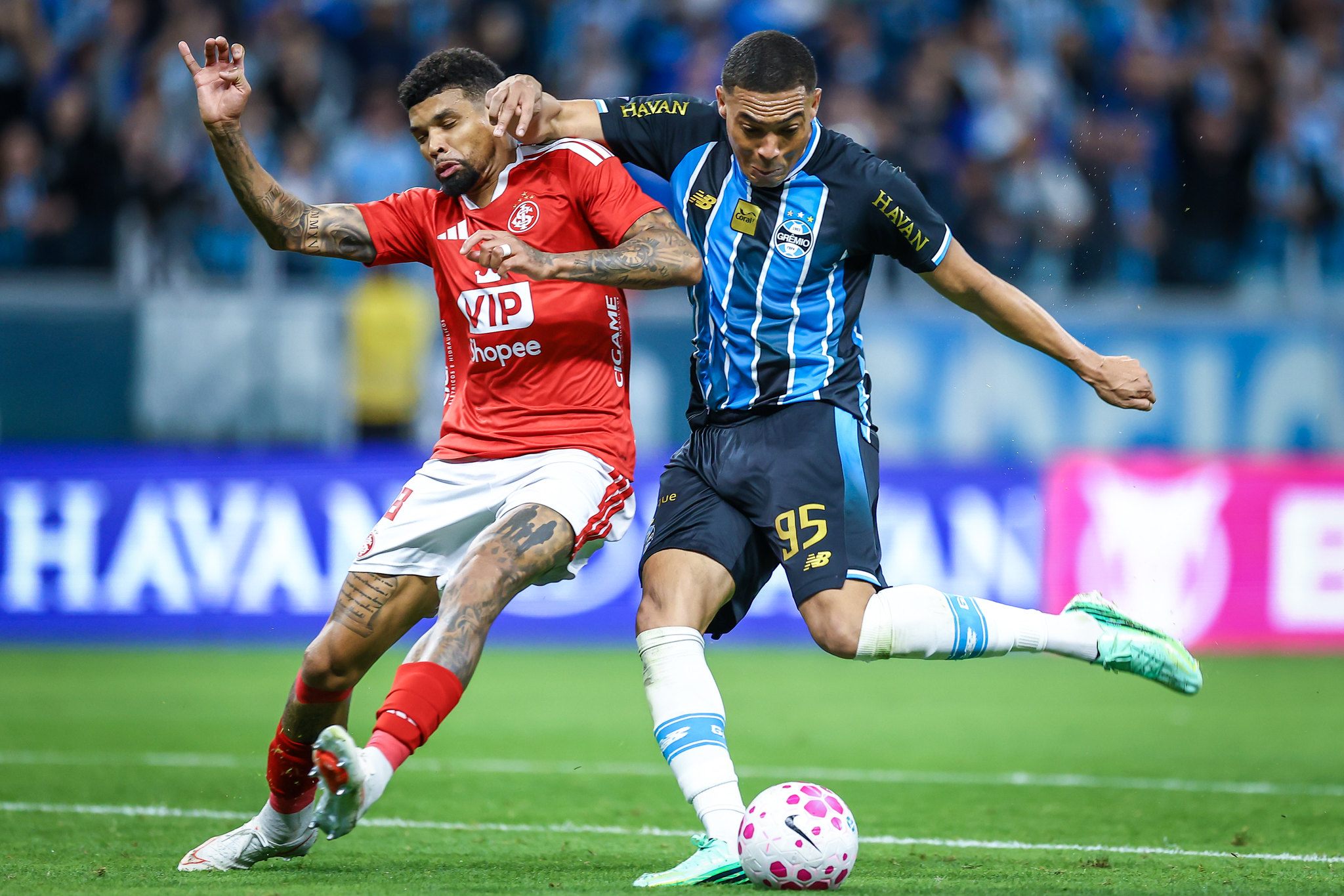 CBF reconhece erro em pênalti não marcado a favor do Grêmio no Gre-Nal