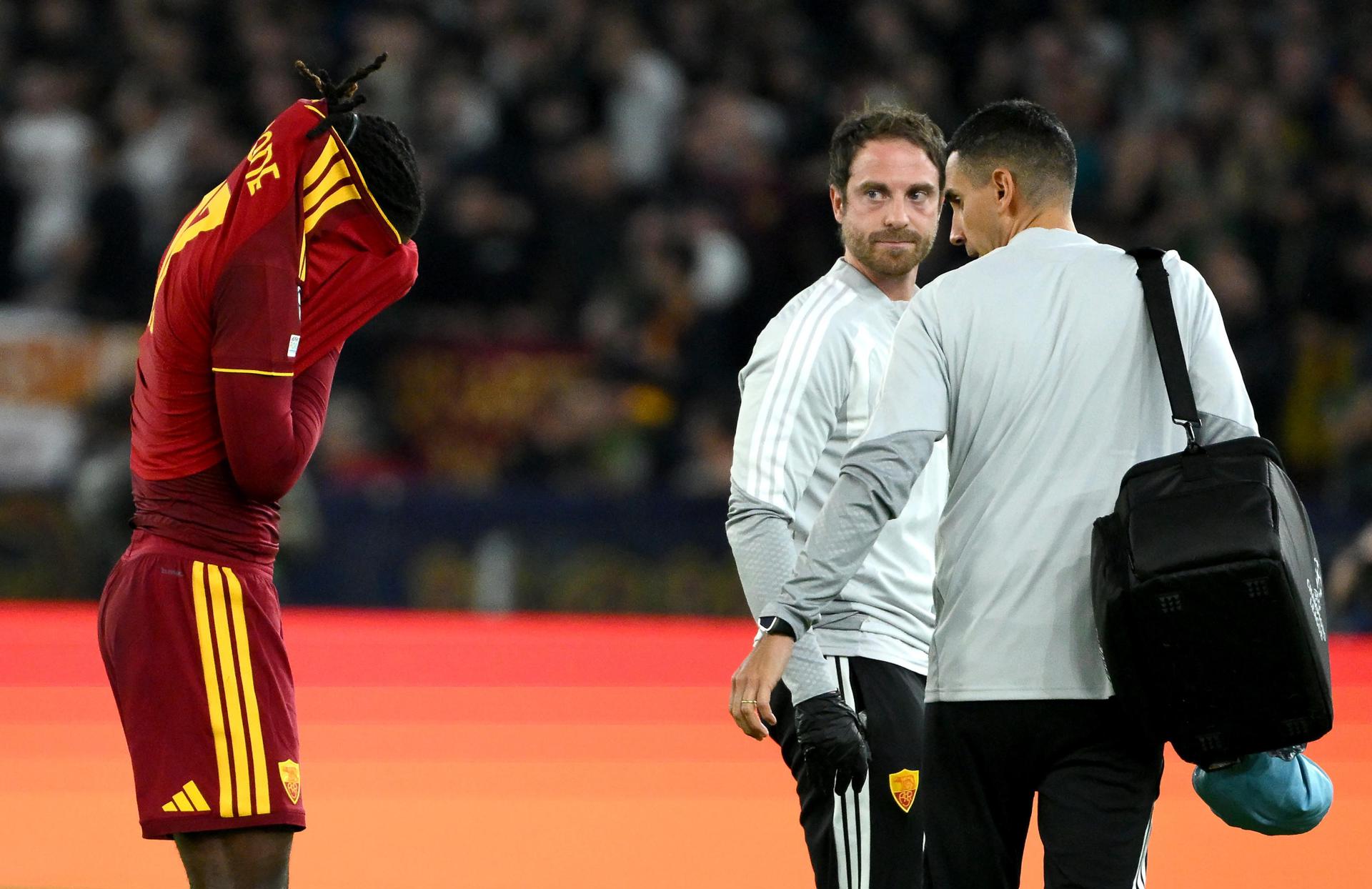 Manu Koné sofre lesão muscular e ficará três semanas afastado da Roma