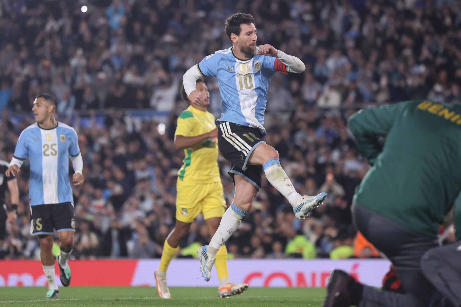 Messi brilha em despedida da seleção argentina com vitória sobre Benin