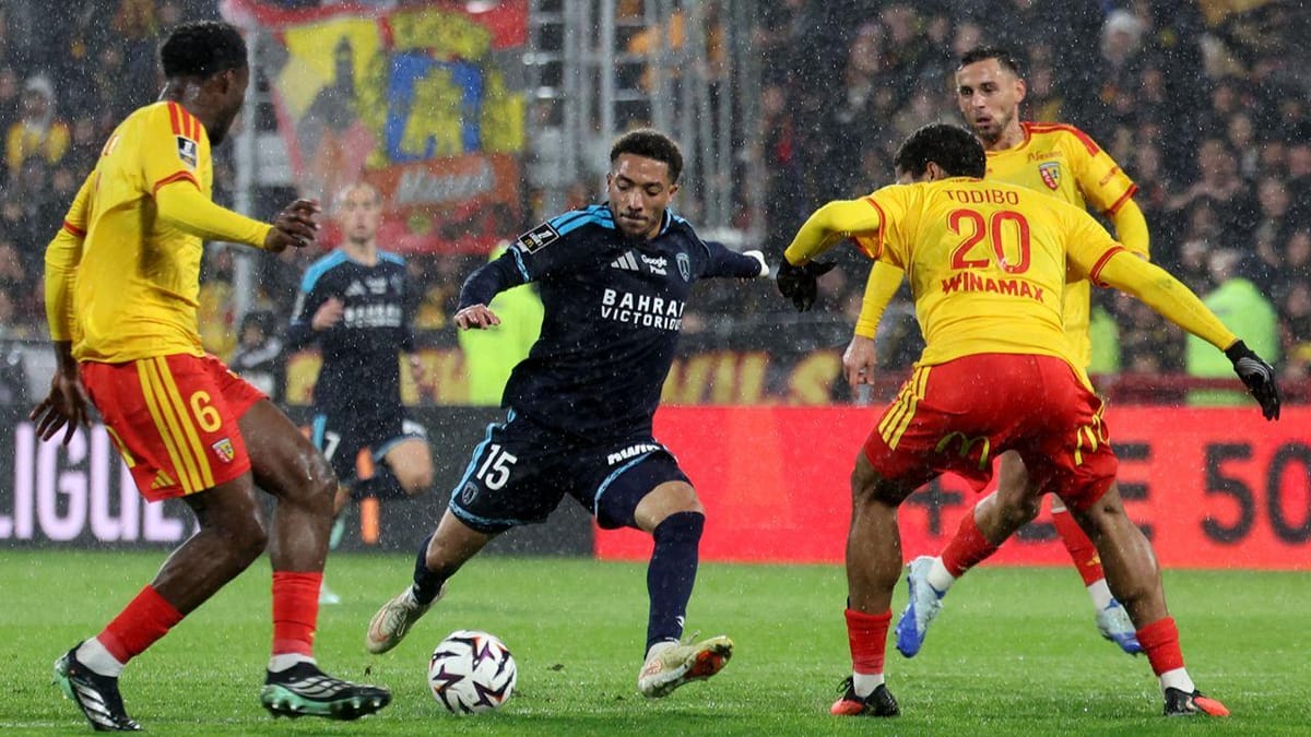 Lens domina, vence o Paris FC por 2 a 1 de virada e sobe na Ligue 1