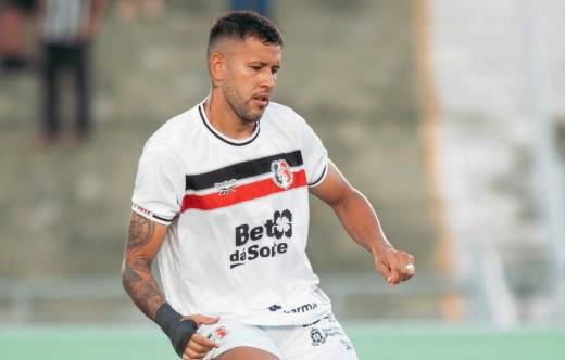 Herói do acesso do Santa Cruz jogou e marcou gol com três fraturas