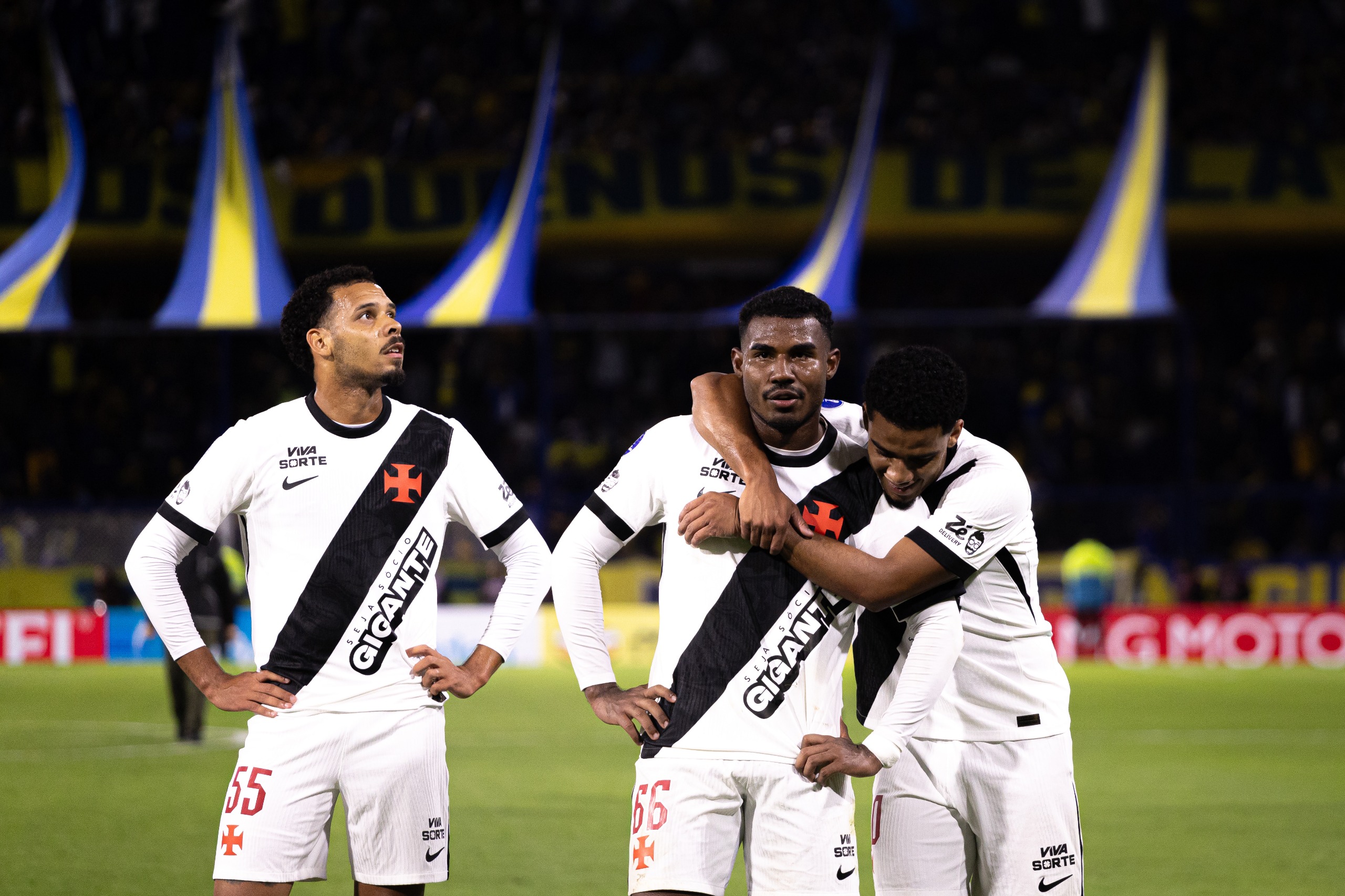 Estreante contra o Boca, Gabriel Pereira exalta força da torcida do Vasco
