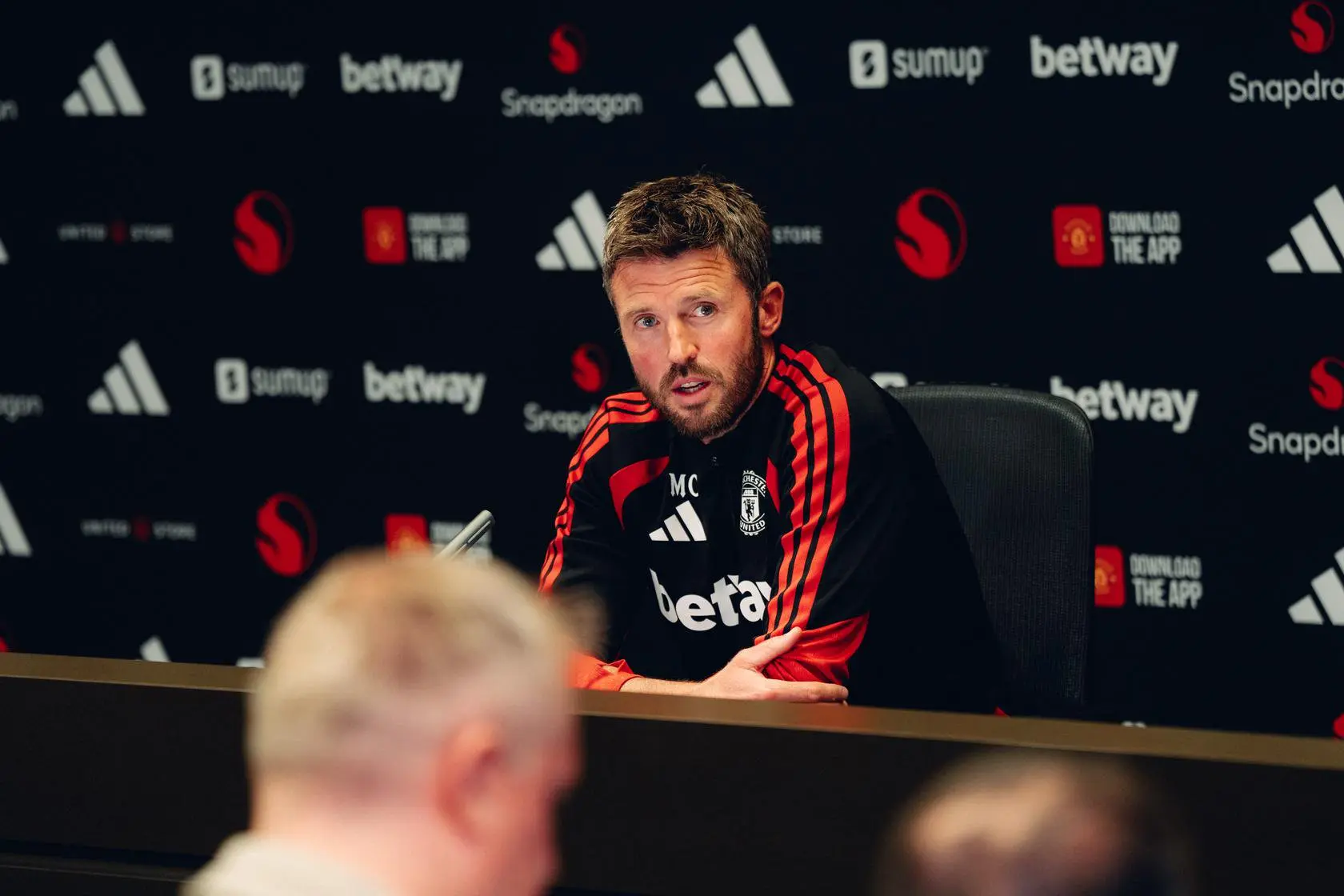 Carrick minimiza polêmica de Lisandro Martínez no Manchester United