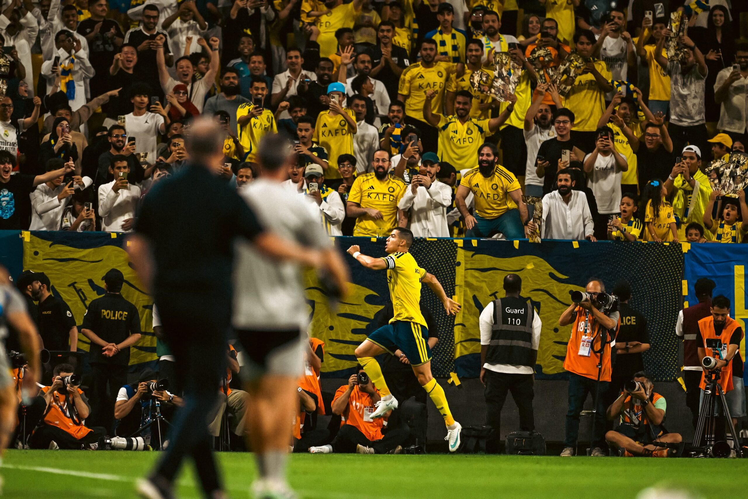 Após polêmica na seleção, Cristiano Ronaldo volta ao Al-Nassr fazendo gol