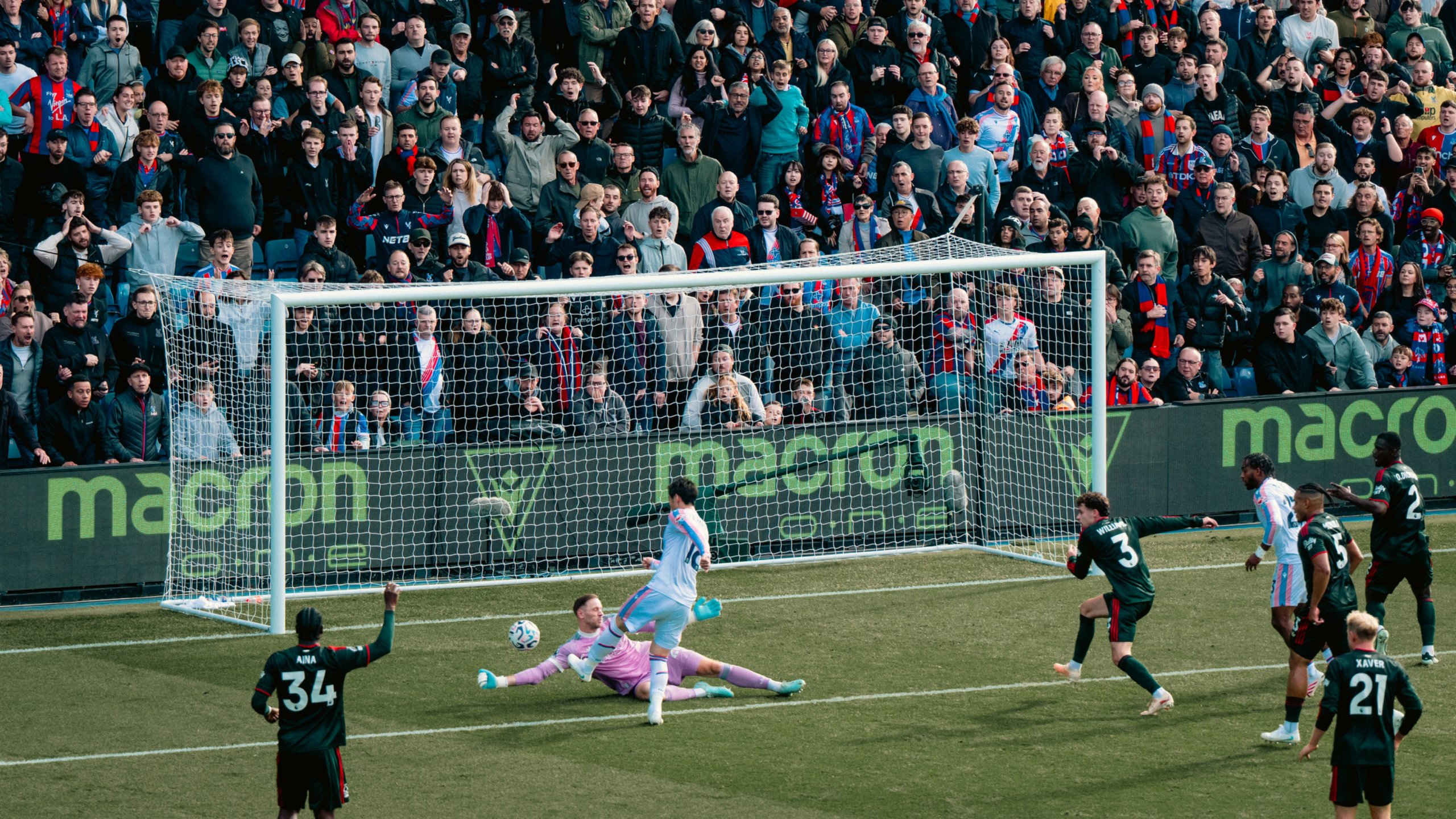 Crystal Palace vence Nottingham Forest por 3 a 1 em virada