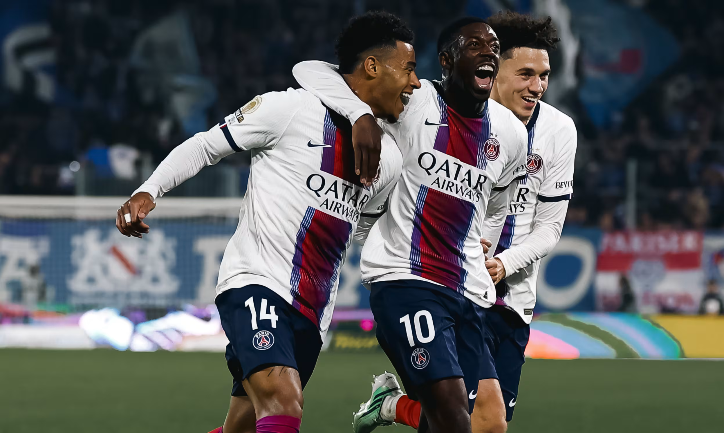 Dembélé perde pênalti, mas se redime e comanda virada do Paris Saint-Germain