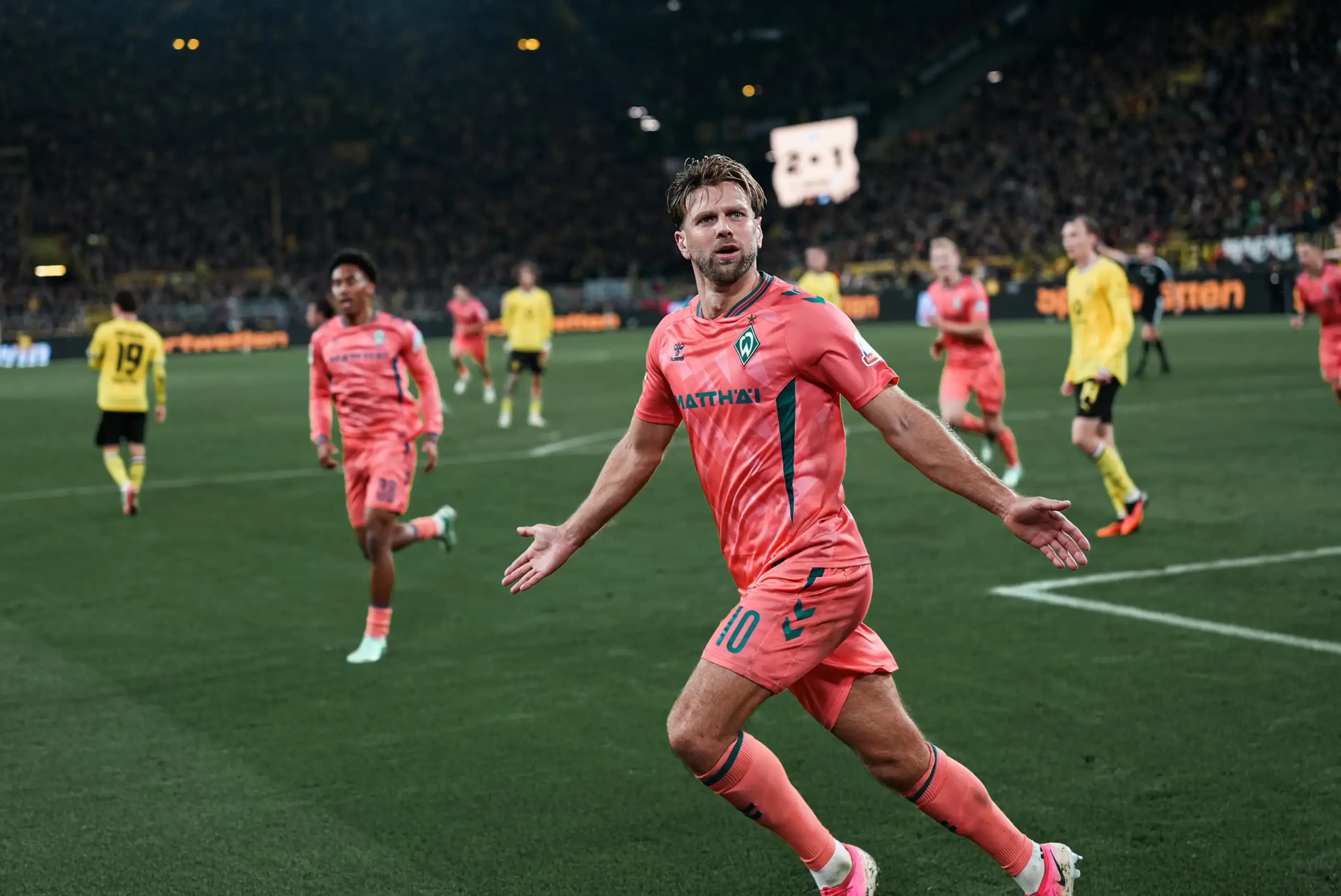 Dortmund deixa escapar dois gols de vantagem e perde 100% na Bundesliga