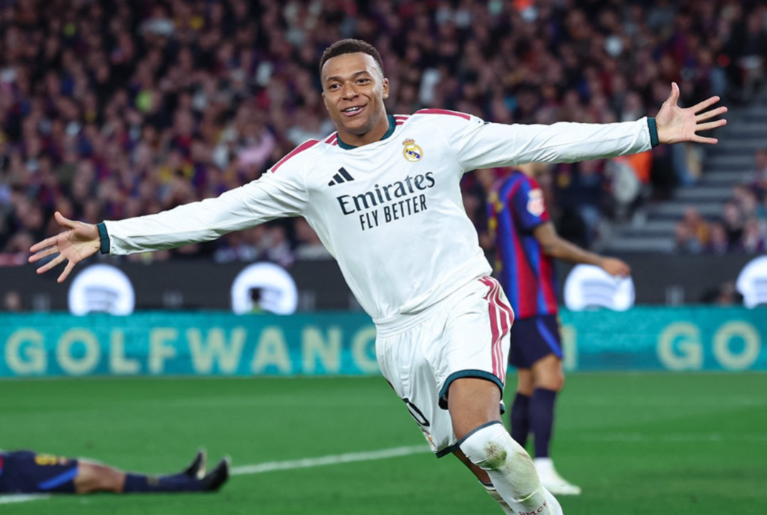 Mbappé marca 100 gols pelo Real Madrid e brilha em vitória sobre o Barcelona