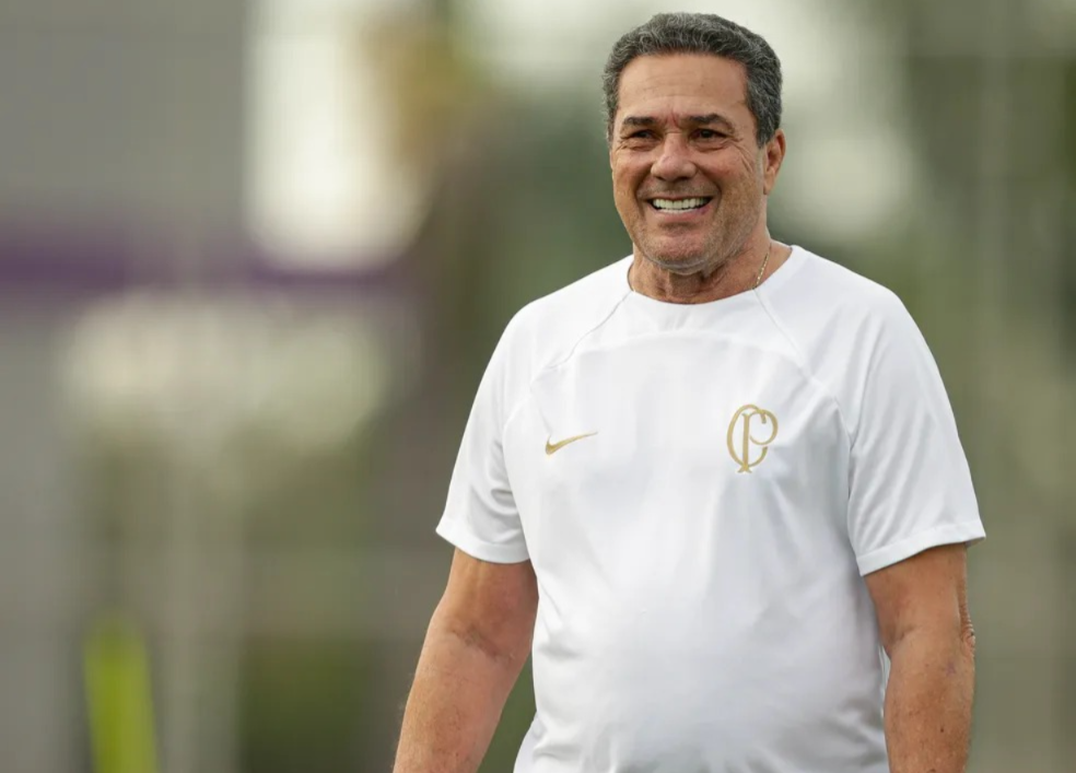 Luxemburgo fala sobre a especulação de treinar o Corinthians e explica condição para retornar ao clube