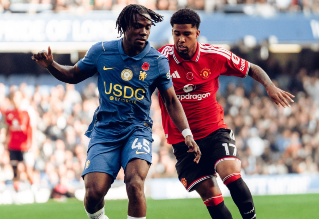 Chelsea vence o Manchester United por 2 a 0 e afunda o rival em crise; veja como foi