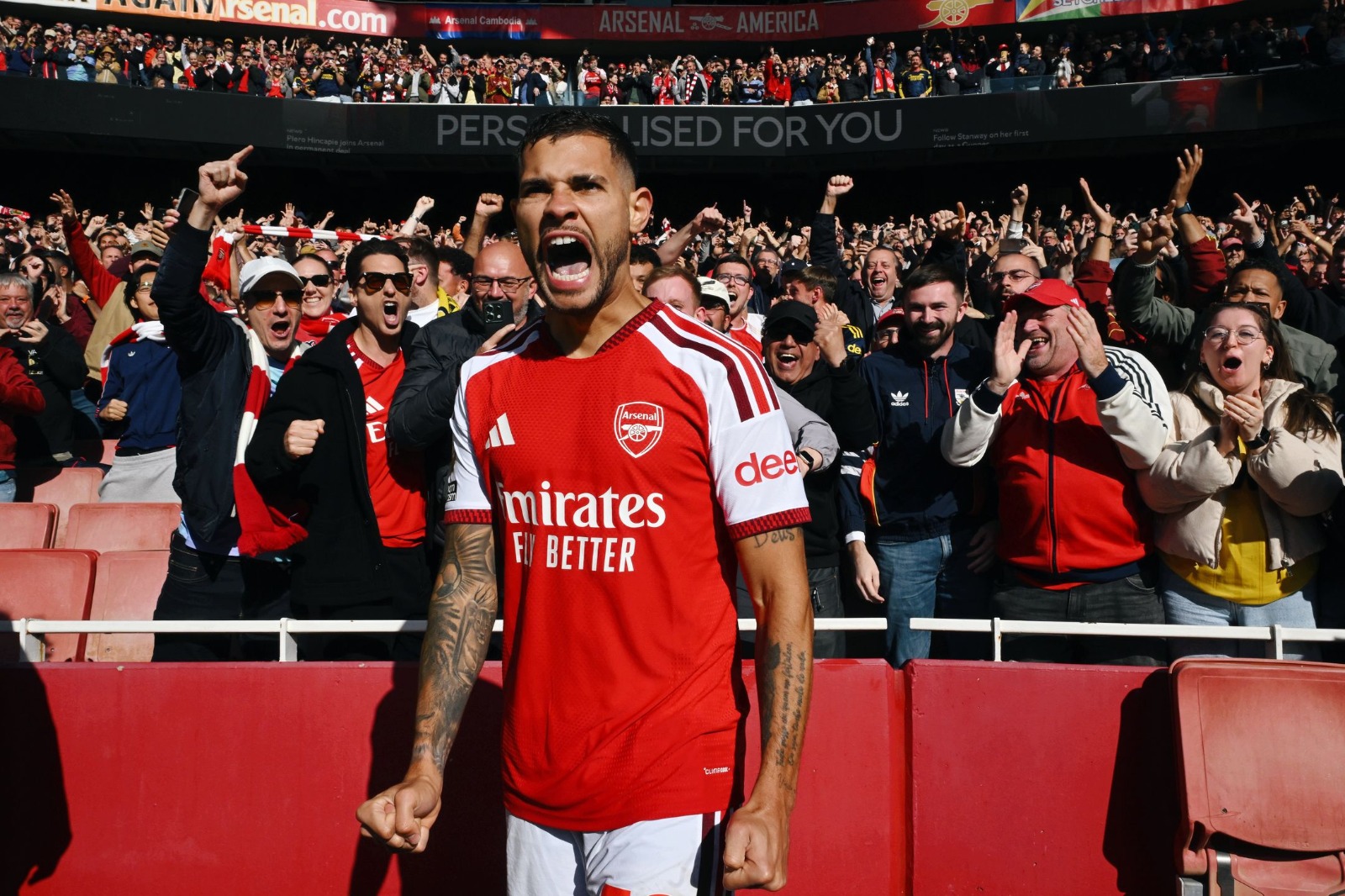 Bruno Guimarães entra, marca, e Arsenal vira sobre o Leeds no Inglês