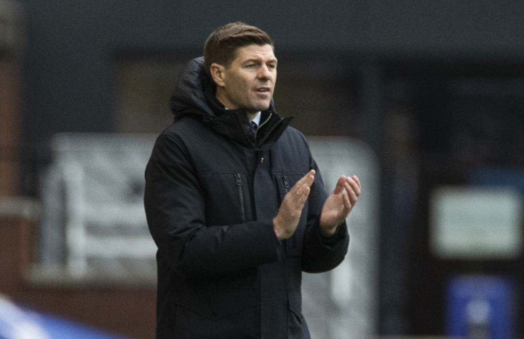 Gerrard pede punição dura ao Manchester City: ‘Que sofram como os outros’