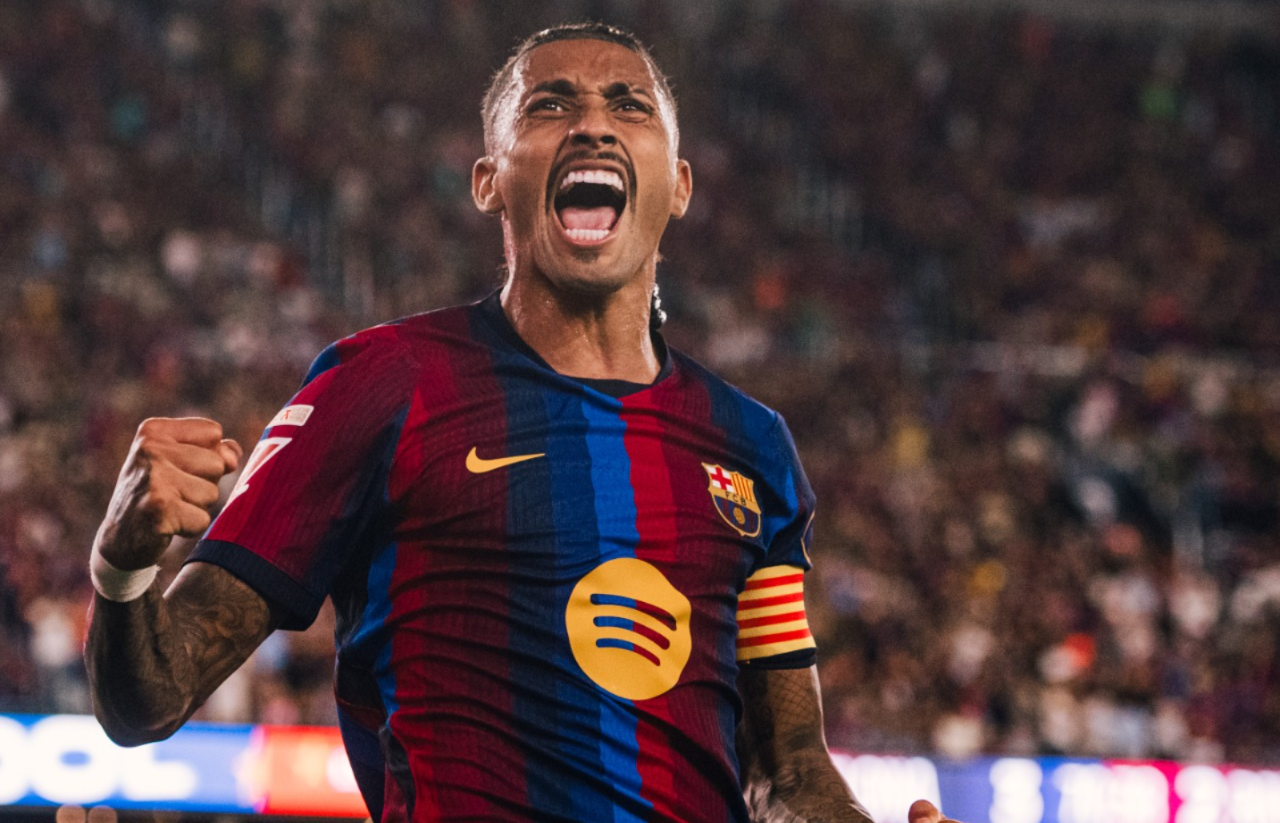 Raphinha renova contrato com o Barcelona até 2030 e terá aumento salarial
