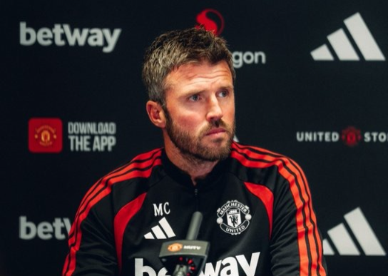 Em crise, Manchester United avalia cinco nomes para substituir Carrick como treinador