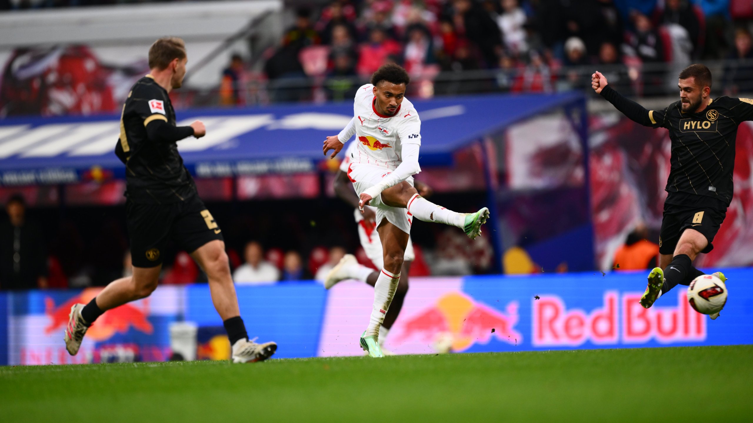 RB Leipzig vence o Elversberg por 4 a 0 pelo Campeonato Alemão