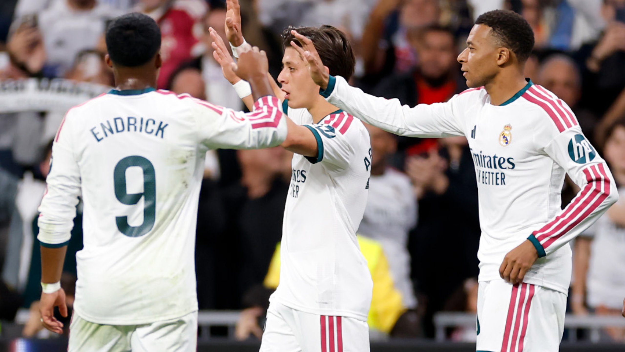 Real Madrid domina, goleia o Sevilla por 4 a 1 e segue em terceiro