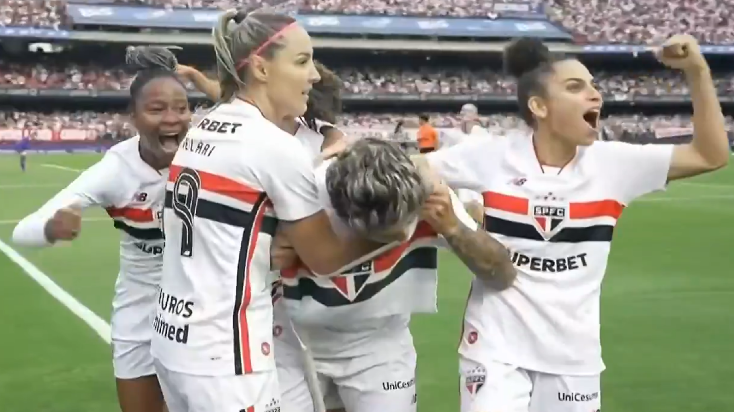São Paulo bate recorde, supera Corinthians e é campeão brasileiro
