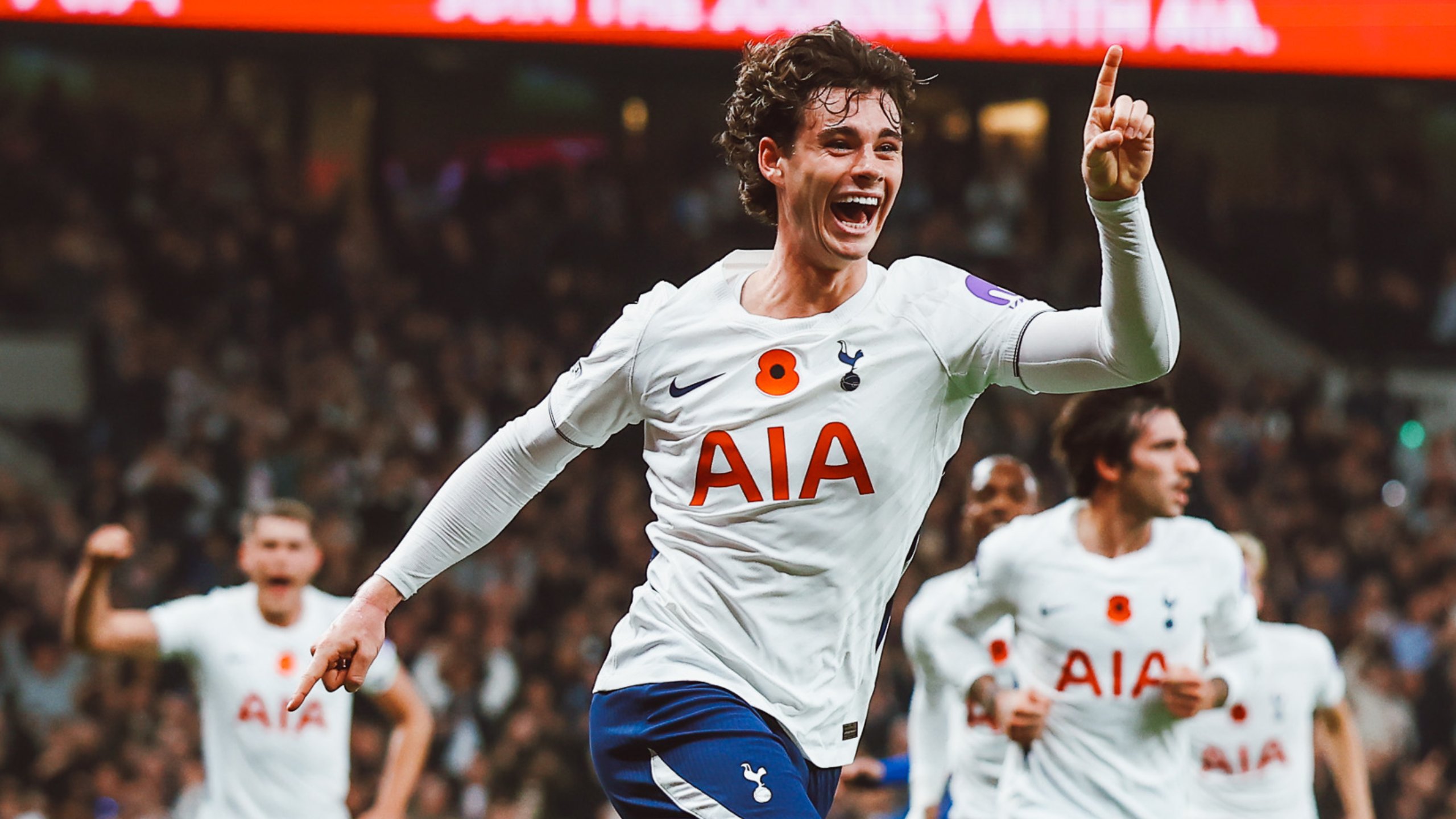 Tottenham vence o Crystal Palace por 2 a 0 pelo Inglês