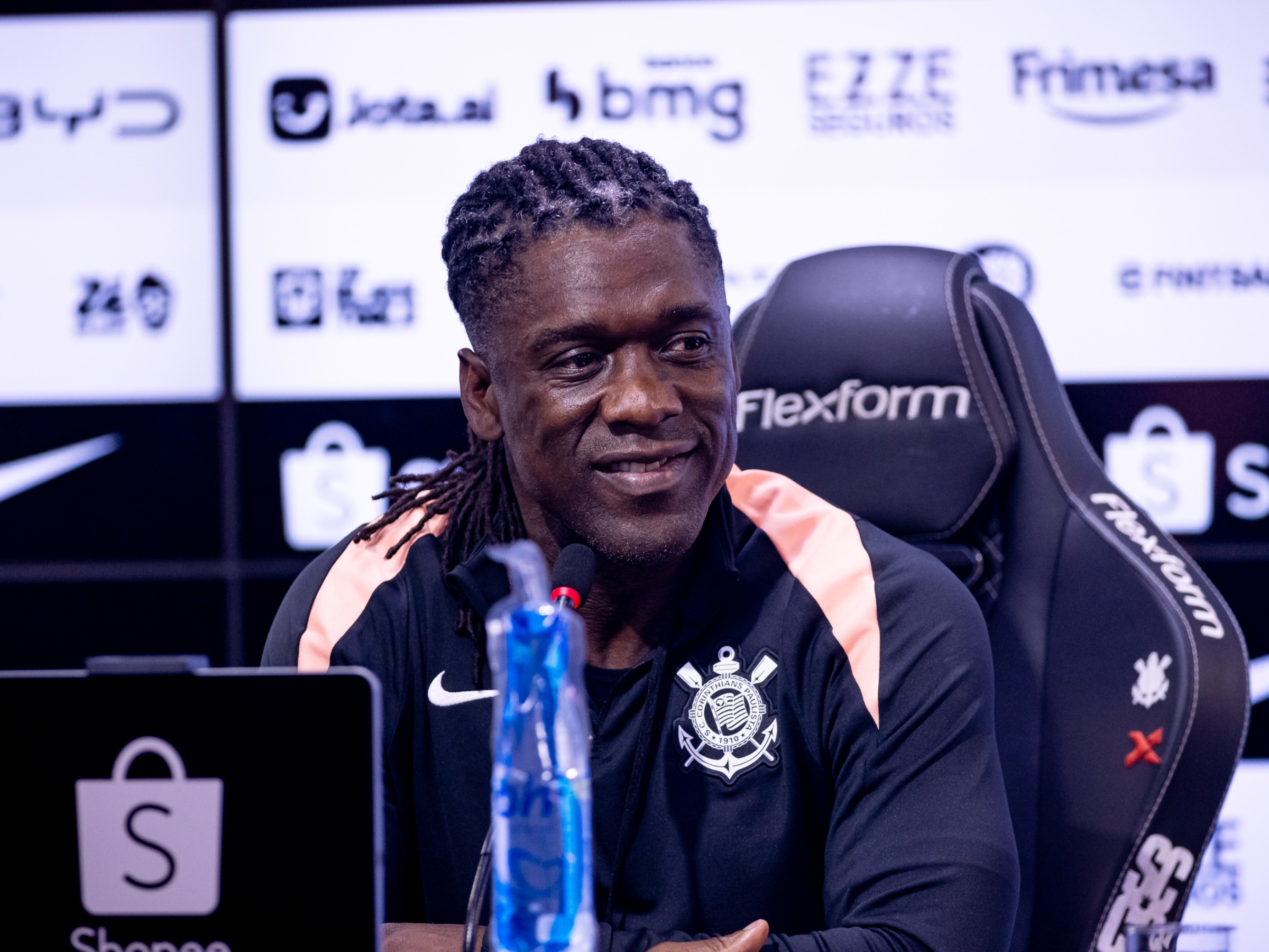 Clarence Seedorf é apresentado como novo técnico do Corinthians