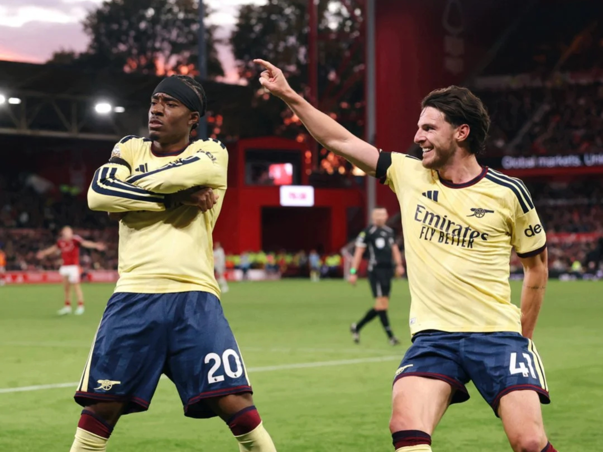 Arsenal vence Nottingham Forest com gol de Madueke e se mantém vice-líder