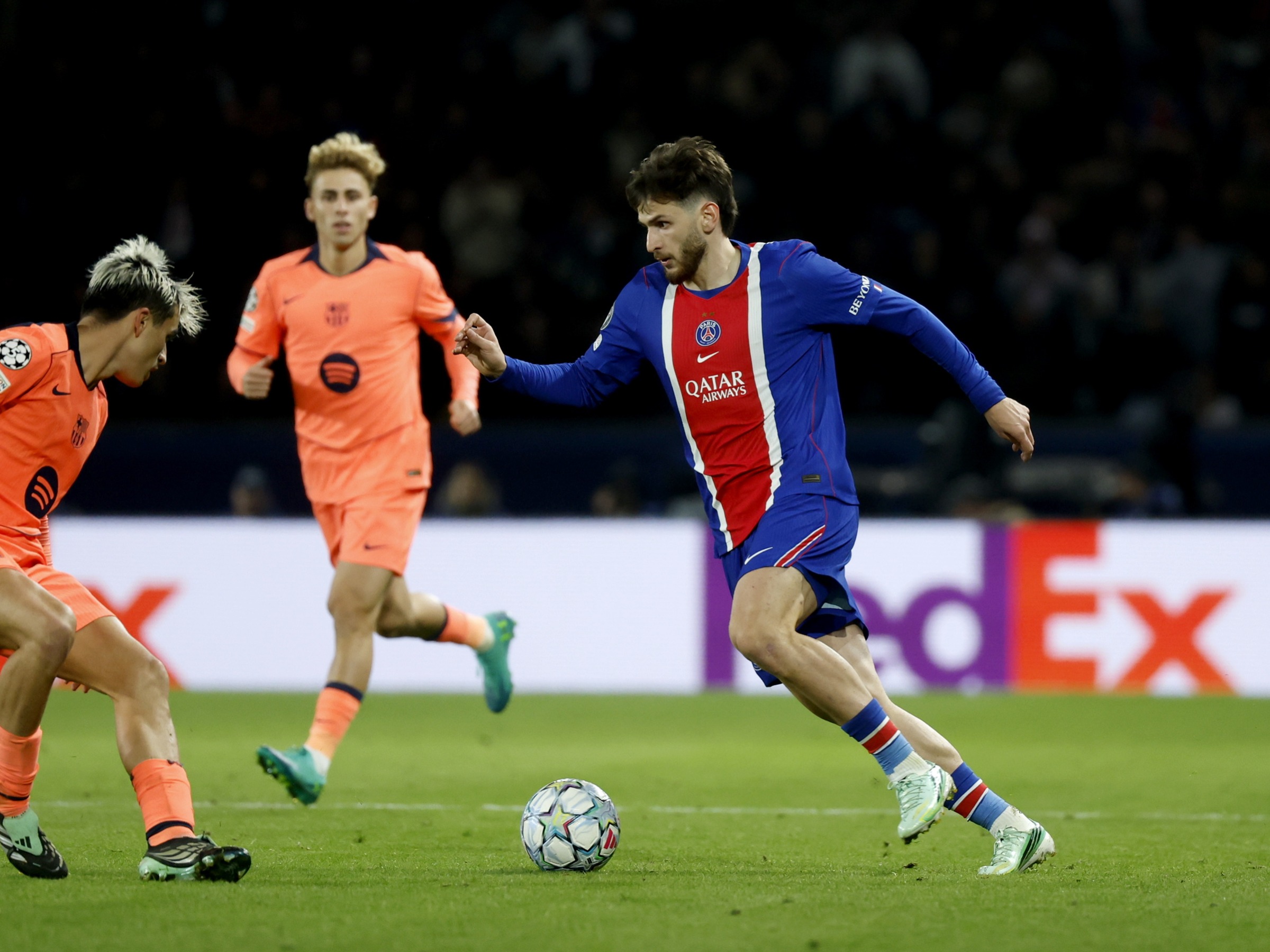 PSG confirma grave lesão de Kvaratskhelia; veja tempo de recuperação