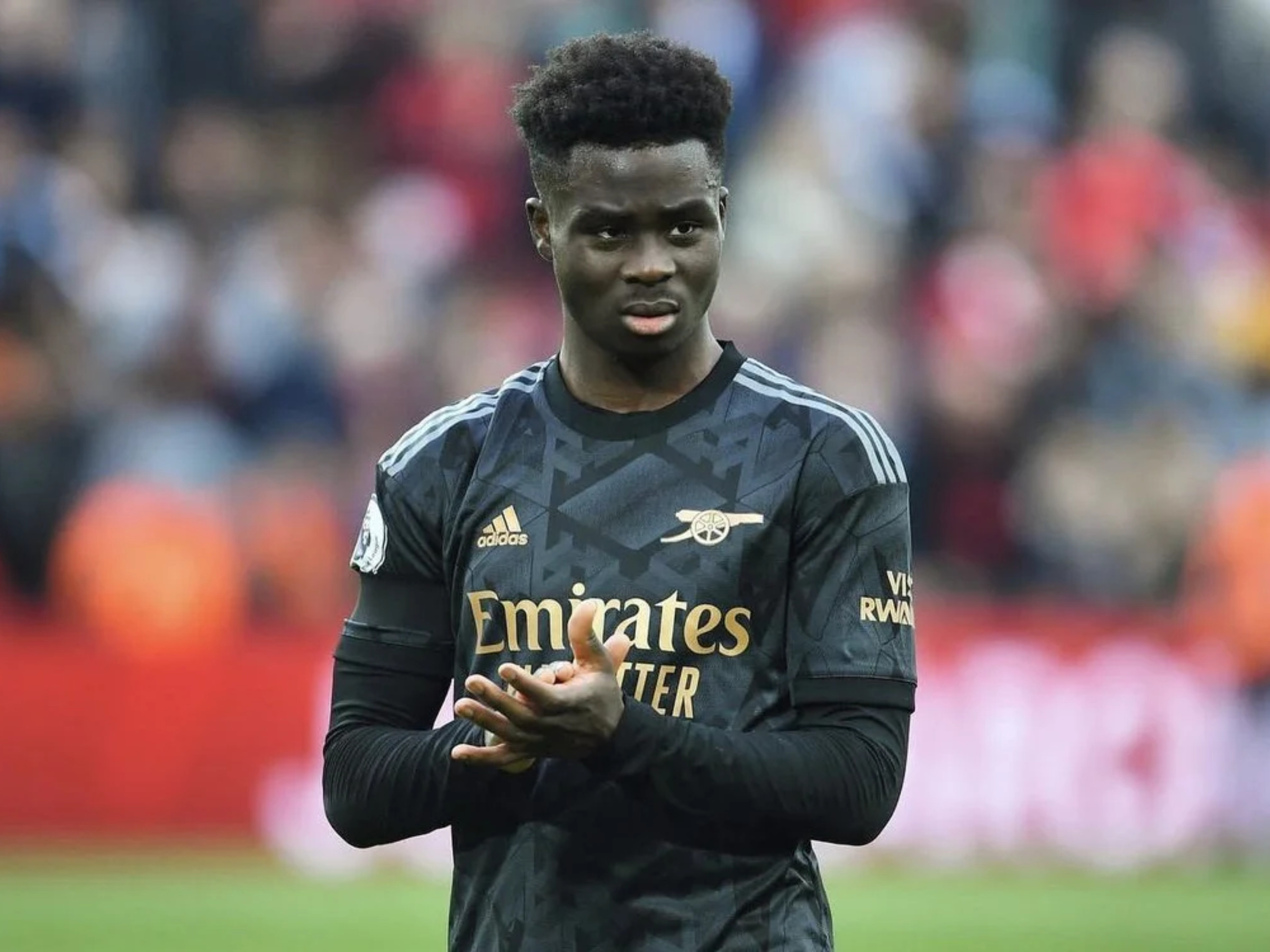 Técnico do Arsenal se preocupa com lesão na coxa de Bukayo Saka