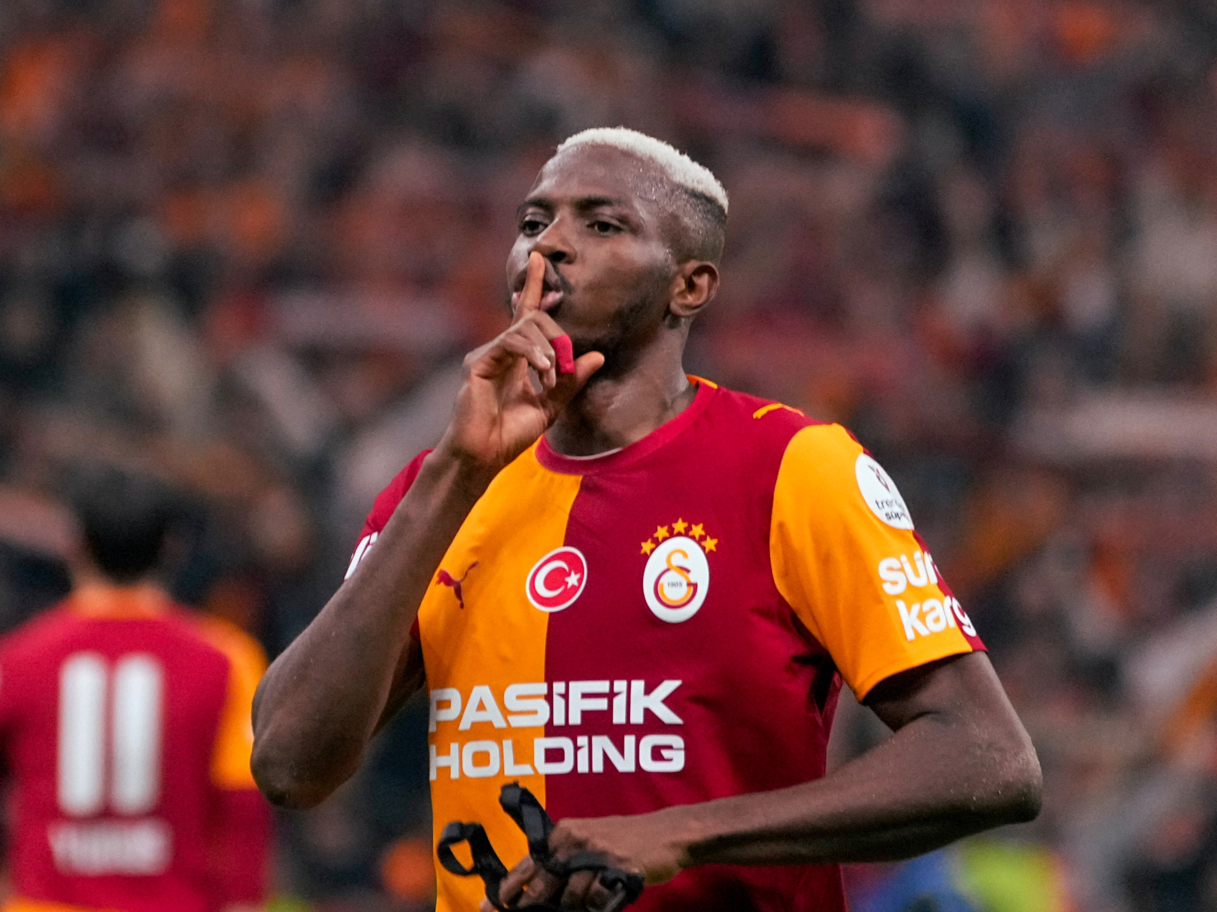 Galatasaray vence clássico contra o Fenerbahçe com dois gols de Osimhen