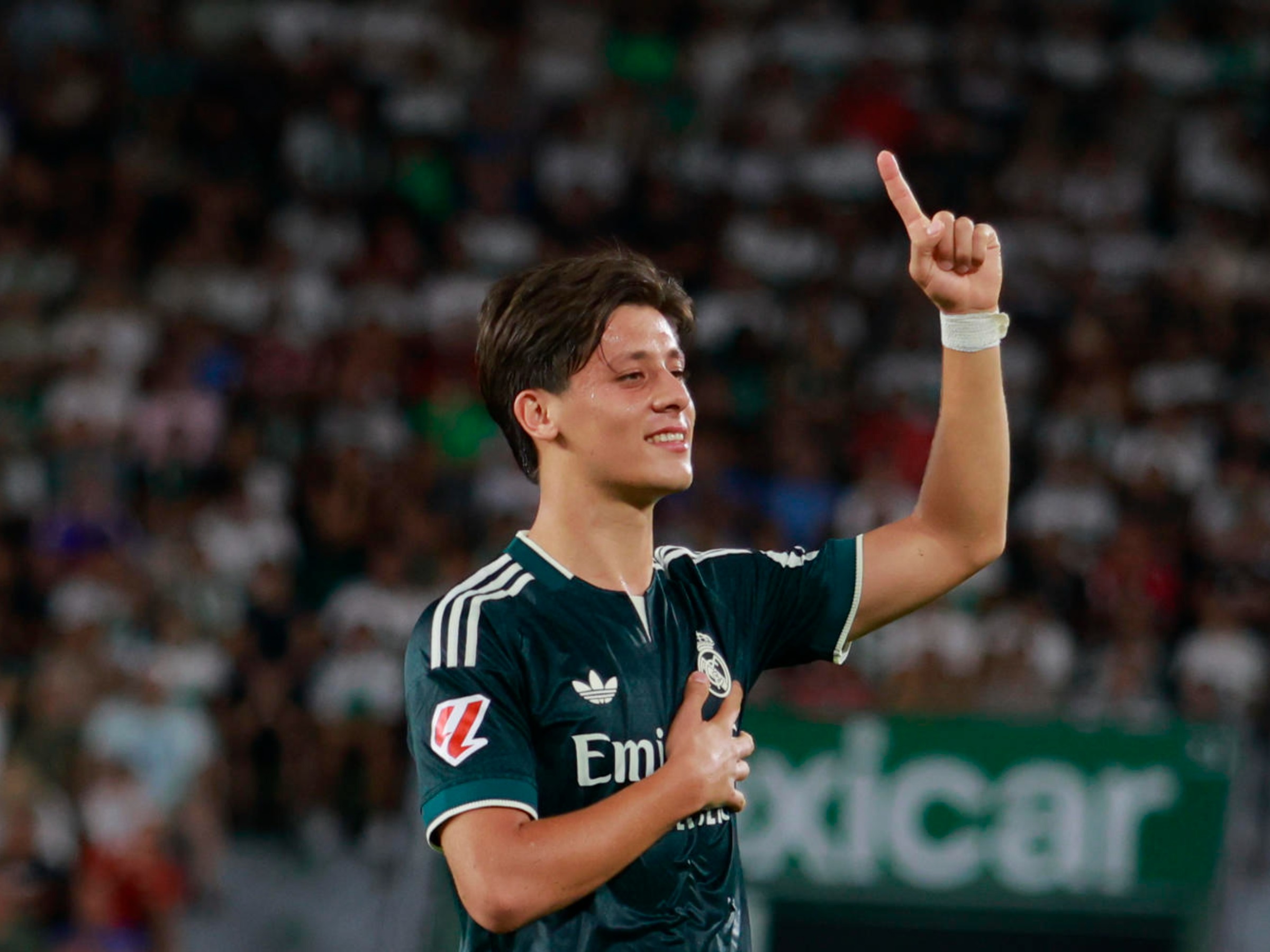 Real Madrid acerta renovação com jóia do clube
