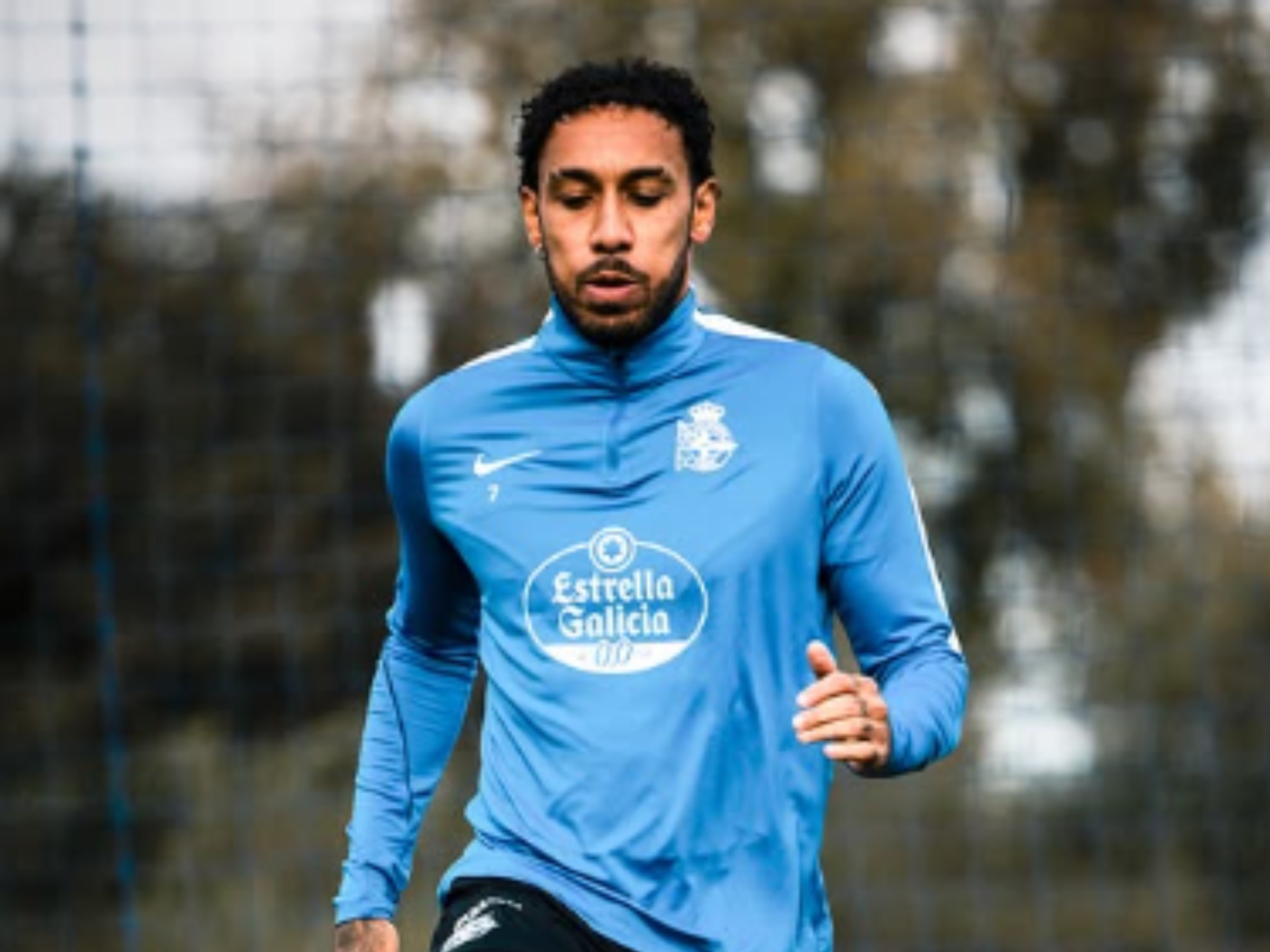 Aubameyang volta a treinar no Deportivo La Coruña após cirurgia