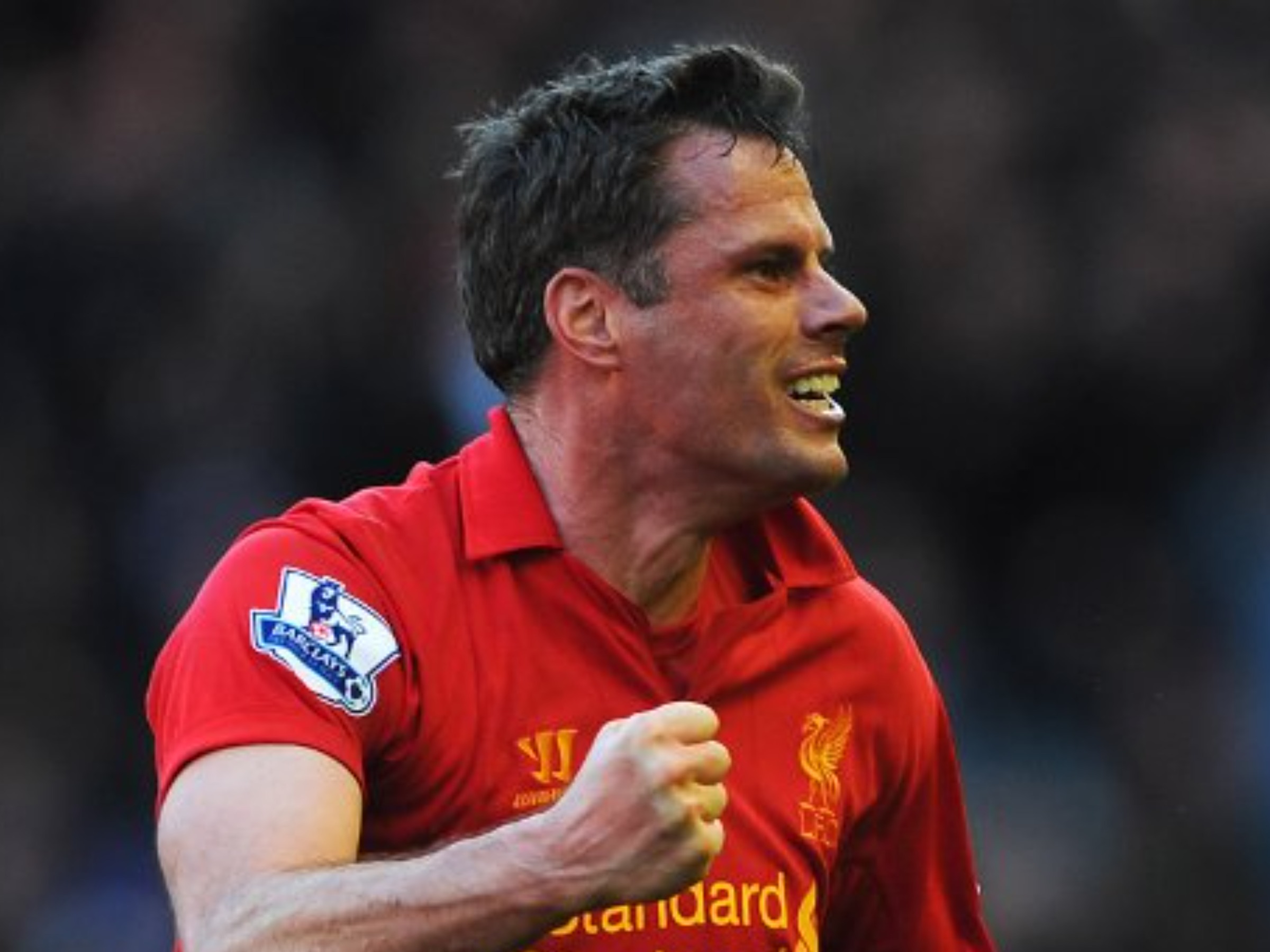 Jamie Carragher defende punição prolongada ao Manchester City