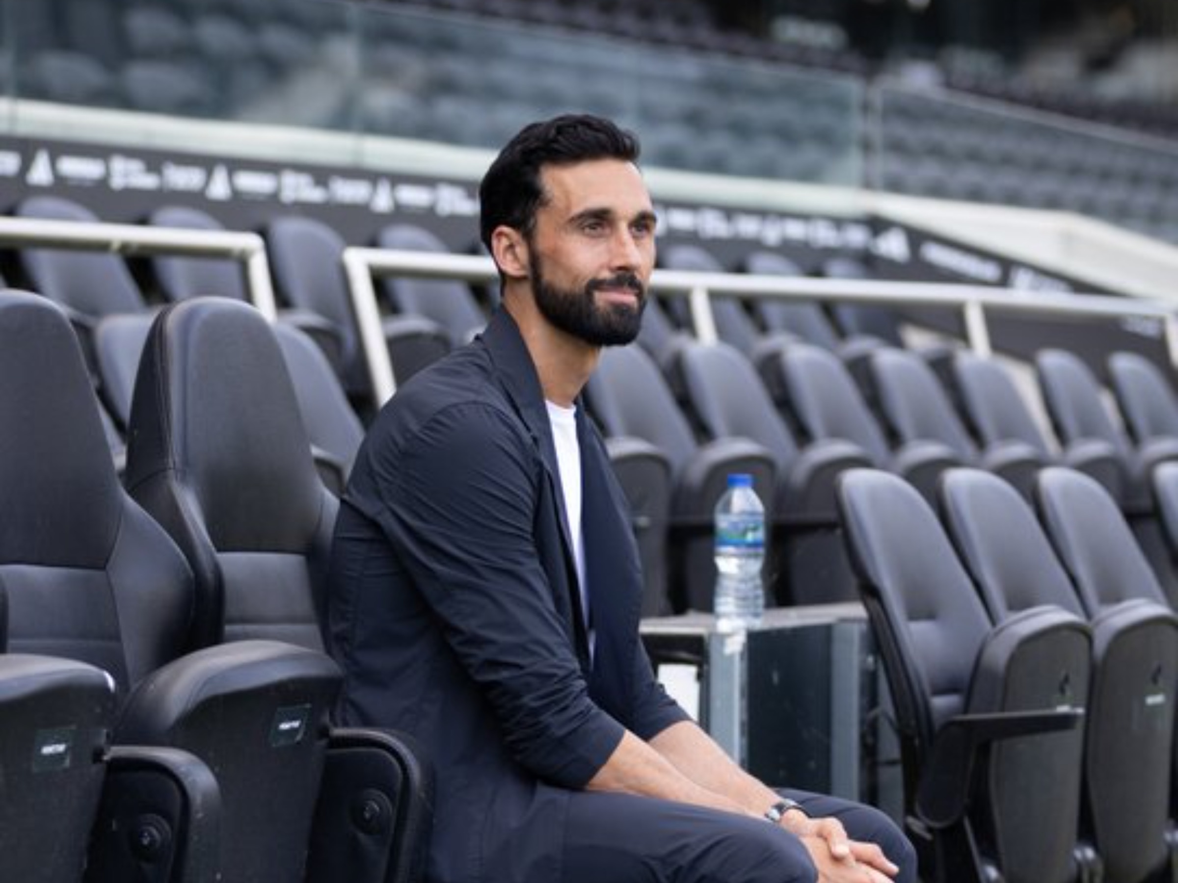 Federação Inglesa multa Arbeloa por críticas à arbitragem